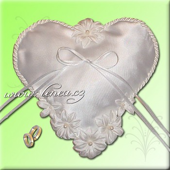 Svatební polštářek na prstýnky-Srdíčko bílé